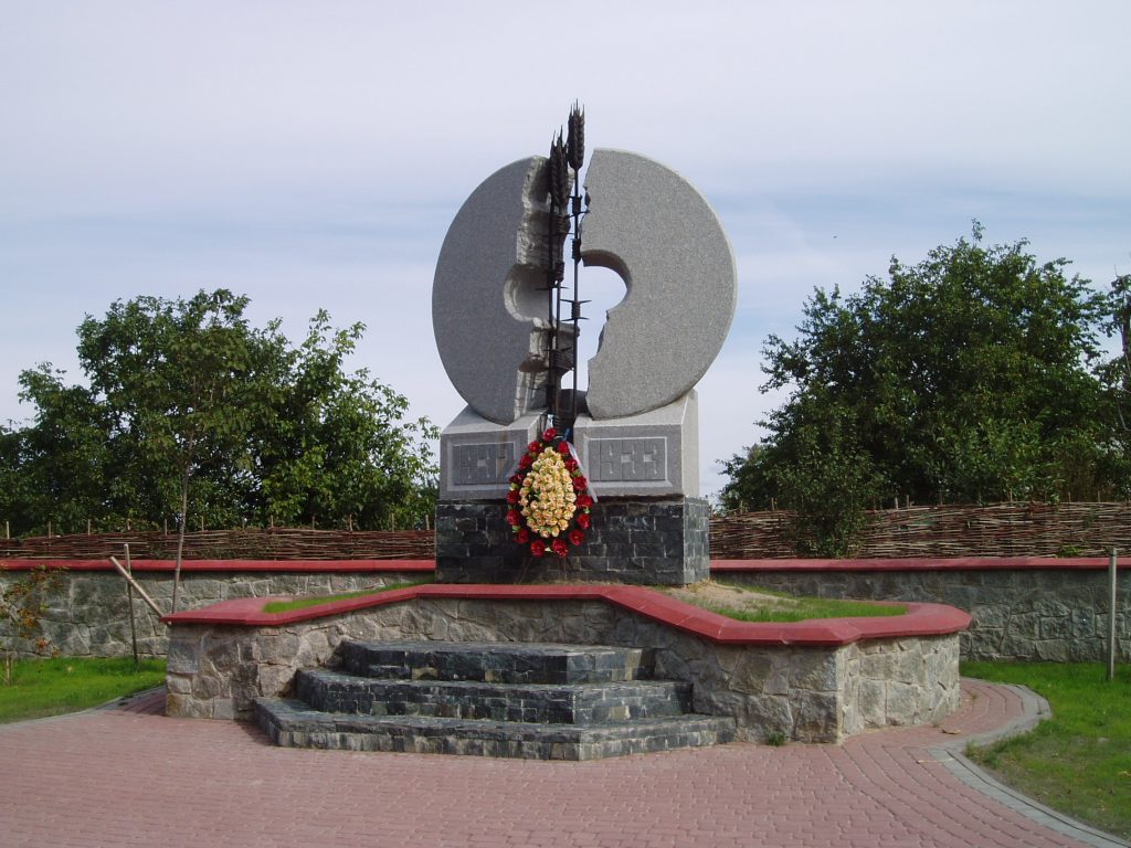 Меморіал жертв Голодомору у Вишгороді